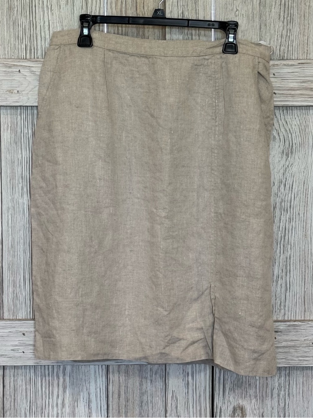 Lane Bryant Design & Co Beige Skirt sz 18 Lined with Small Slit in Front.